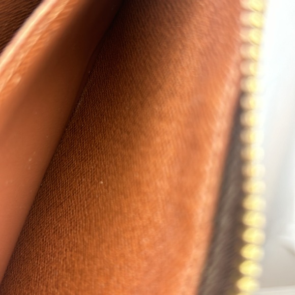 Authentic LOUIS VUITTON Genuine Leather Brown Zippy Wallet - Picture 13 of 15